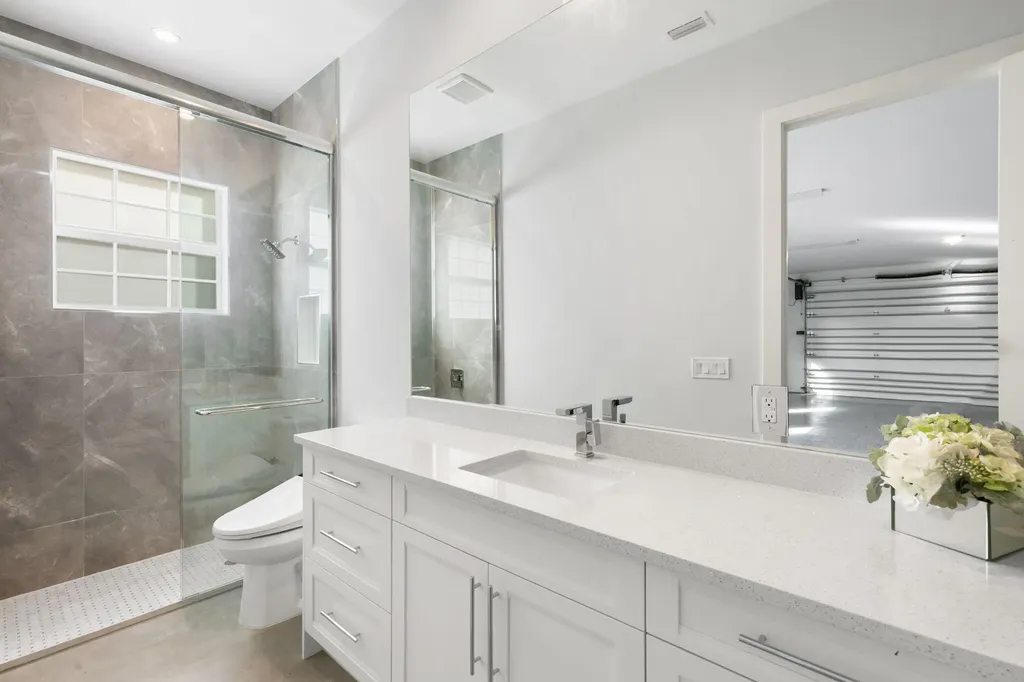 1086 Michigan Avenue Naples FL 34103