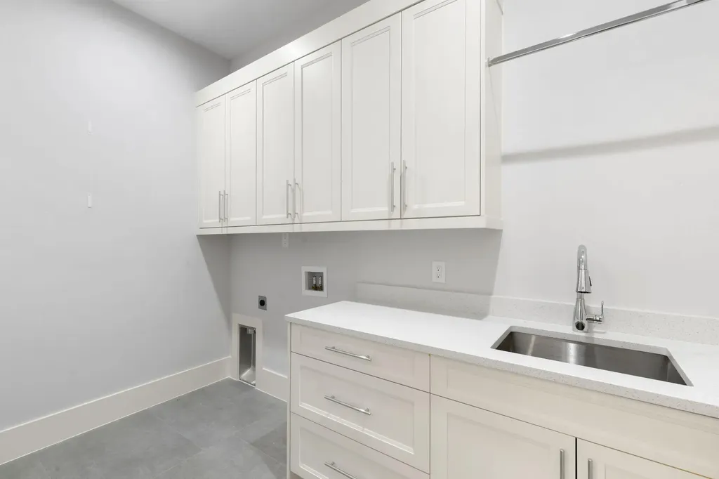 1086 Michigan Avenue Naples FL 34103