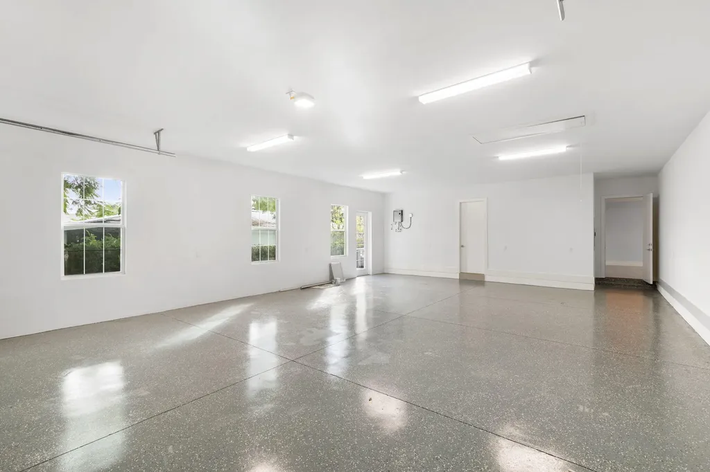 1086 Michigan Avenue Naples FL 34103