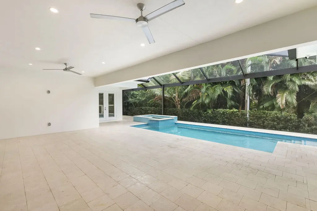 1086 Michigan Avenue Naples FL 34103