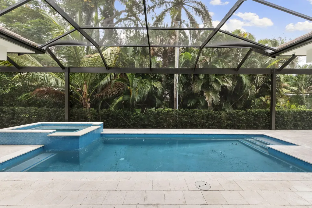 1086 Michigan Avenue Naples FL 34103