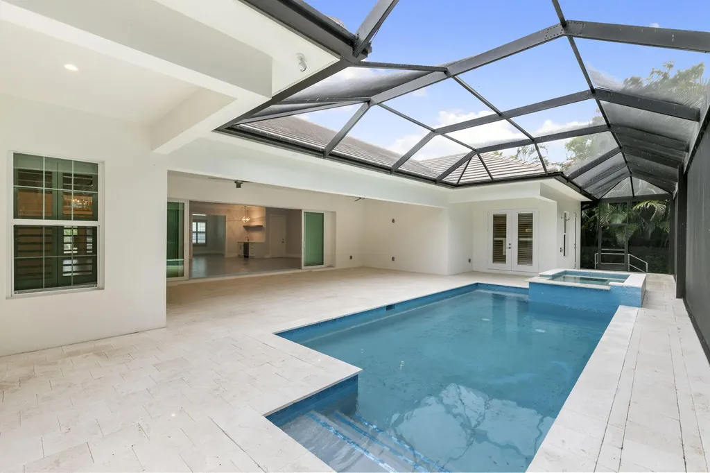 1086 Michigan Avenue Naples FL 34103