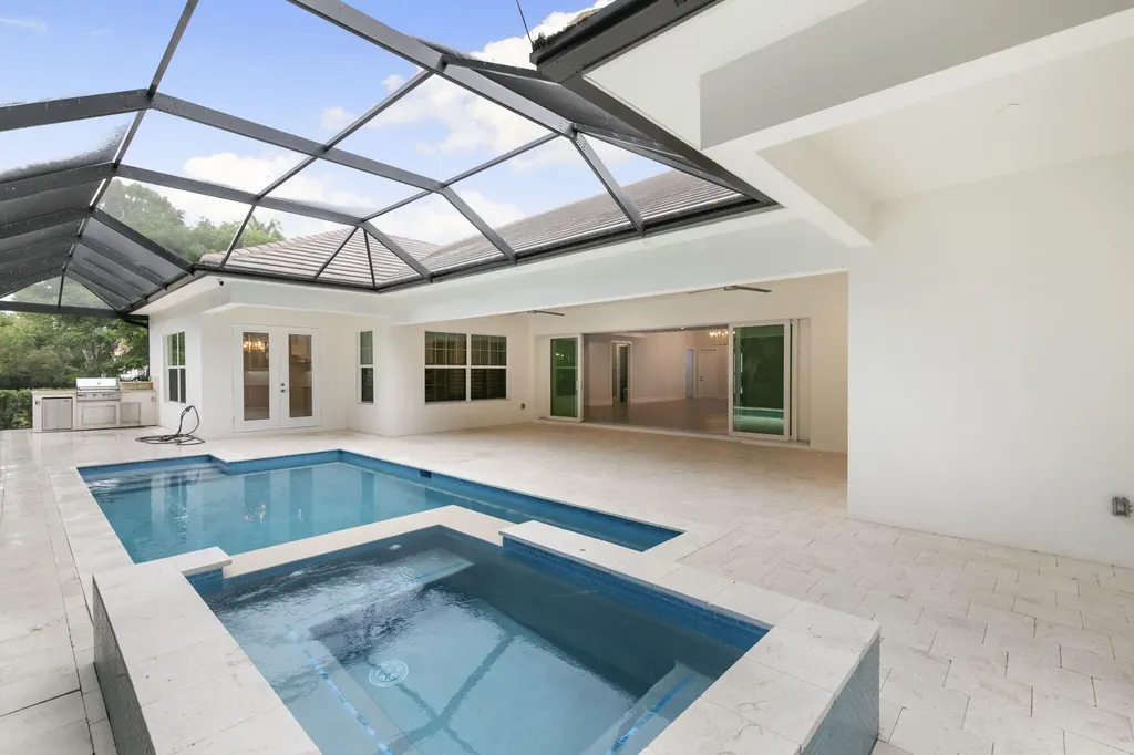 1086 Michigan Avenue Naples FL 34103