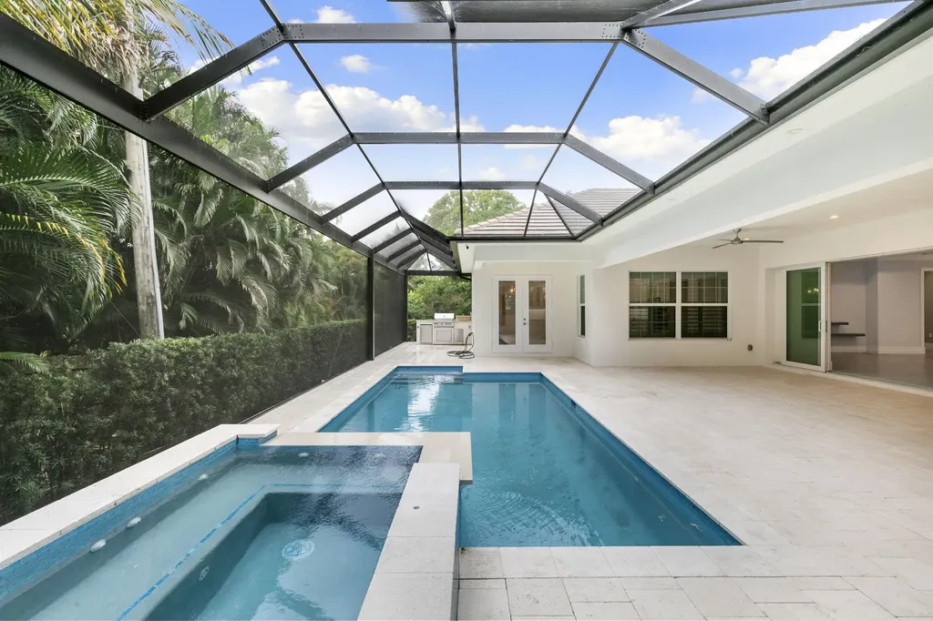 1086 Michigan Avenue Naples FL 34103