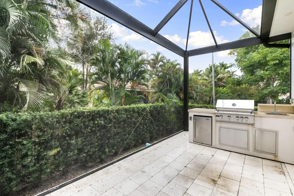 1086 Michigan Avenue Naples FL 34103