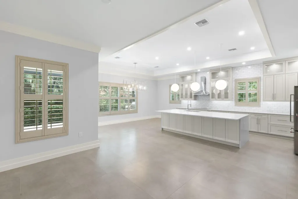 1086 Michigan Avenue Naples FL 34103