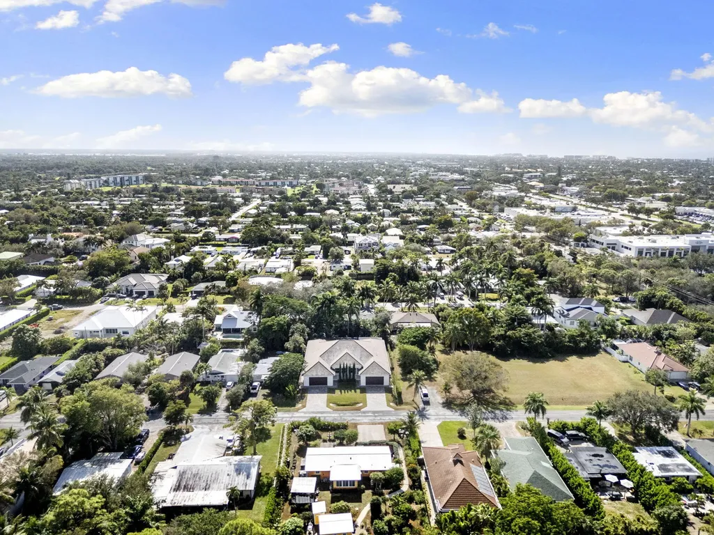 1086 Michigan Avenue Naples FL 34103