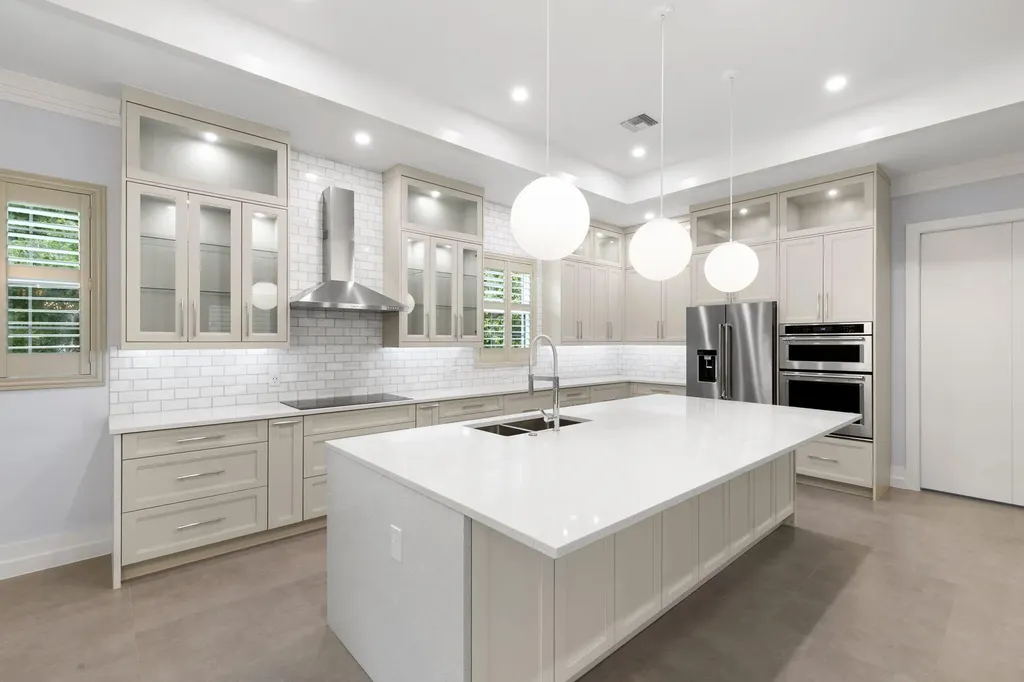 1086 Michigan Avenue Naples FL 34103