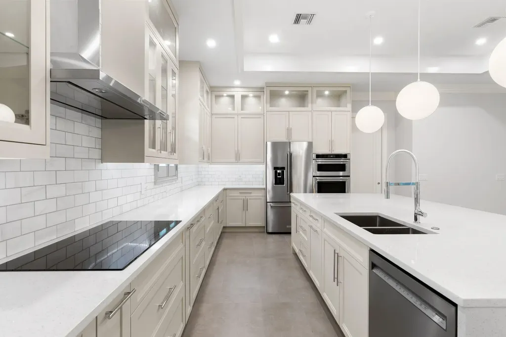 1086 Michigan Avenue Naples FL 34103