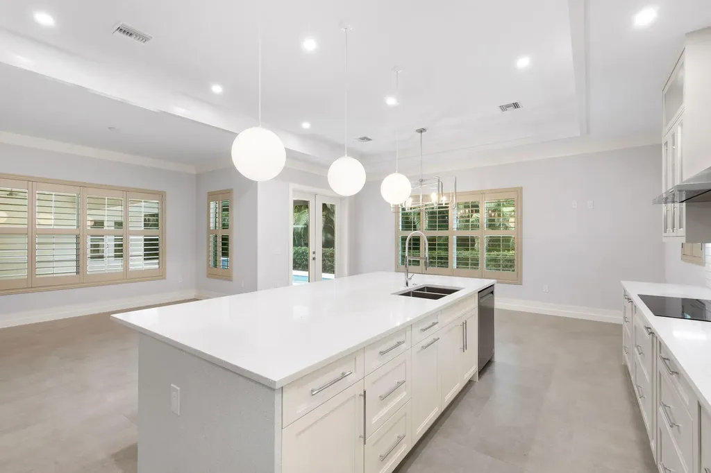 1086 Michigan Avenue Naples FL 34103