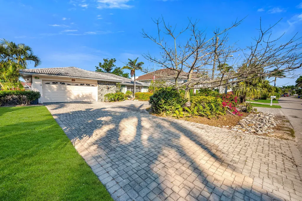 2170 Snook Drive Naples FL 34102