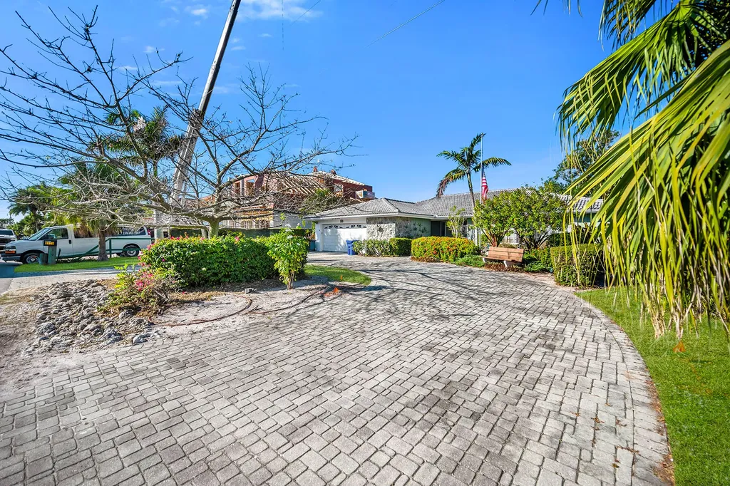 2170 Snook Drive Naples FL 34102