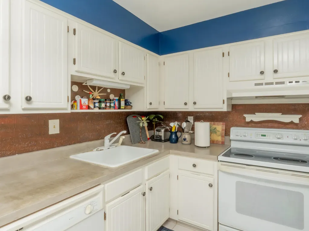 1532 Mainsail Drive Naples FL 34114