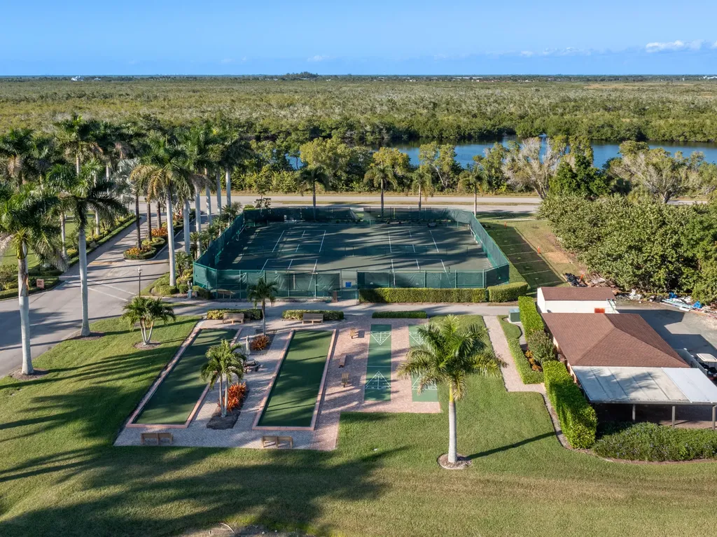 1532 Mainsail Drive Naples FL 34114