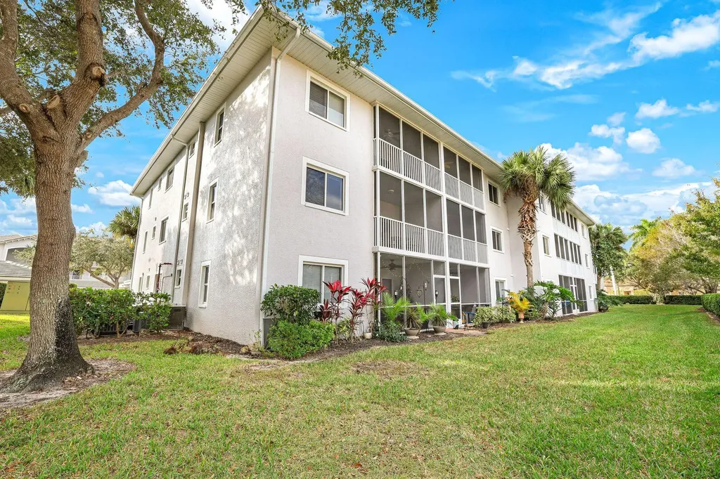 7839 Regal Heron Circle Naples FL 34104