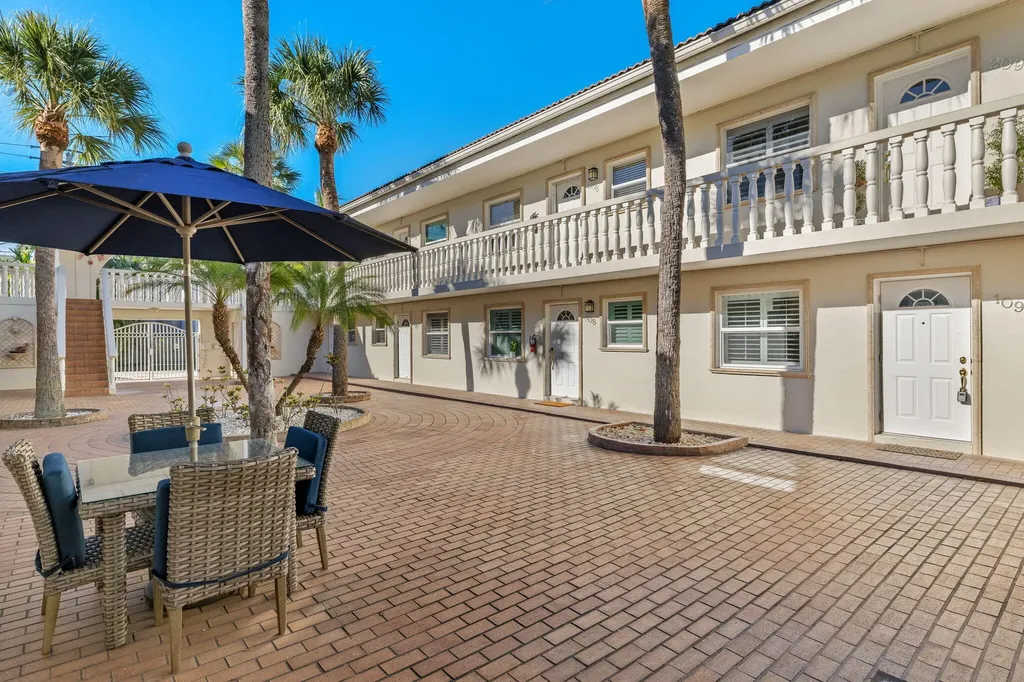 980 7th Avenue S Naples FL 34102