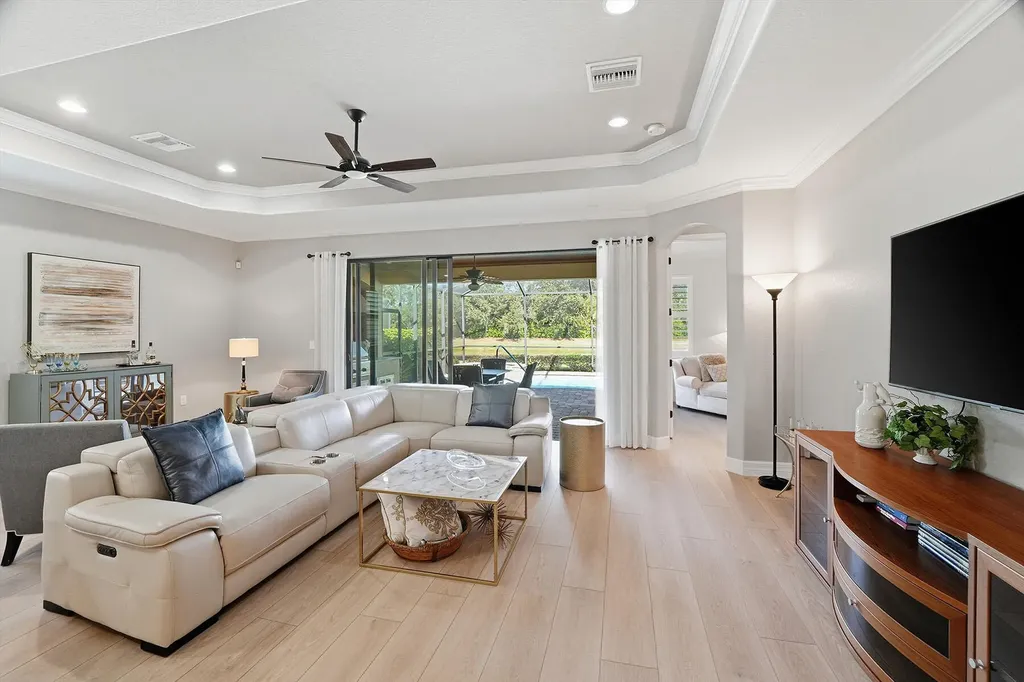 2906 Aviamar Circle Naples FL 34114