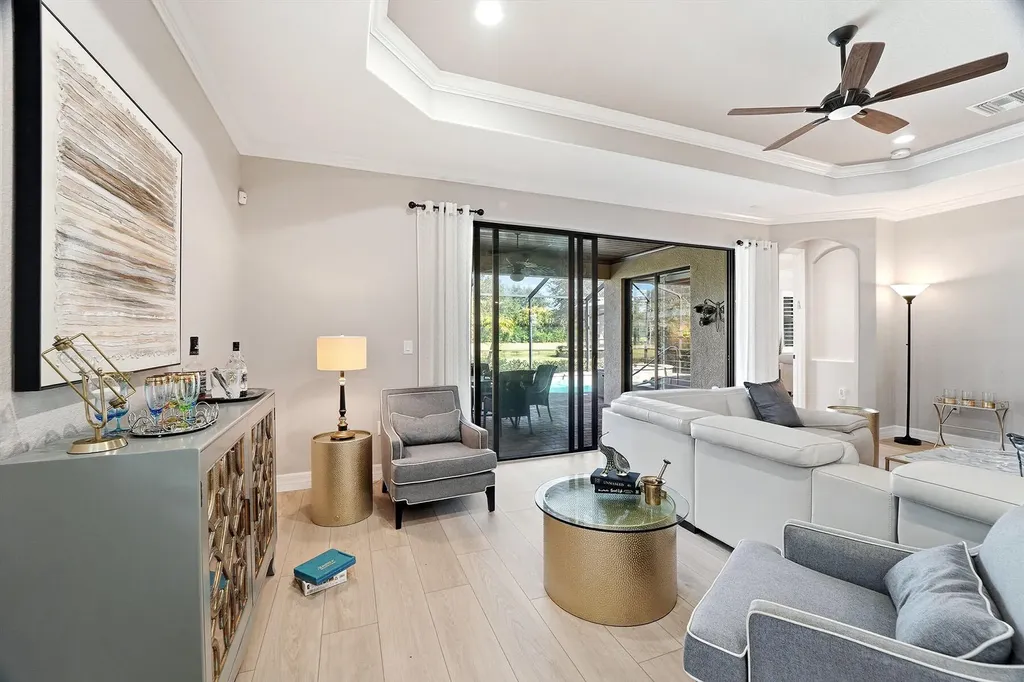 2906 Aviamar Circle Naples FL 34114