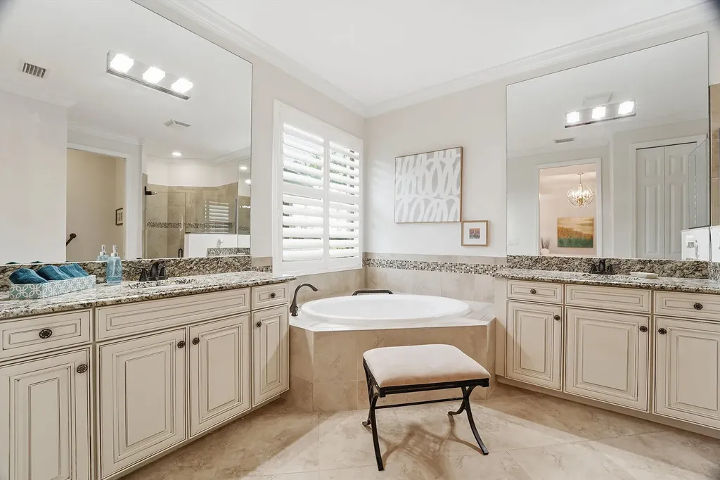 2906 Aviamar Circle Naples FL 34114