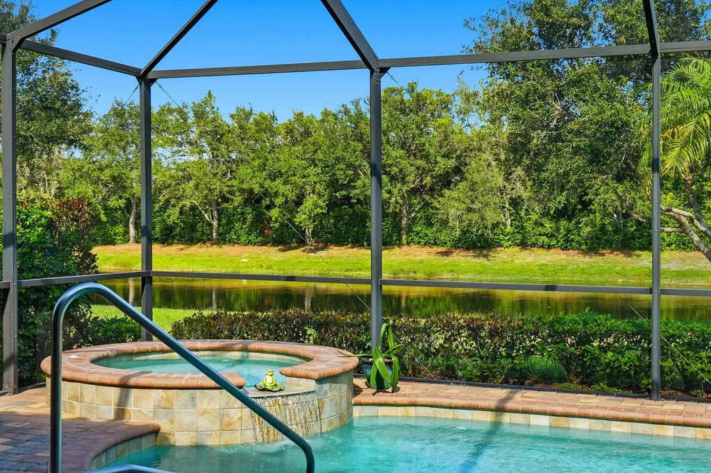 2906 Aviamar Circle Naples FL 34114