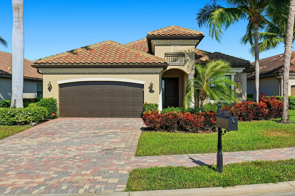 2906 Aviamar Circle Naples FL 34114