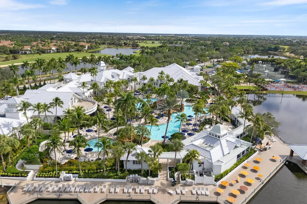 2906 Aviamar Circle Naples FL 34114