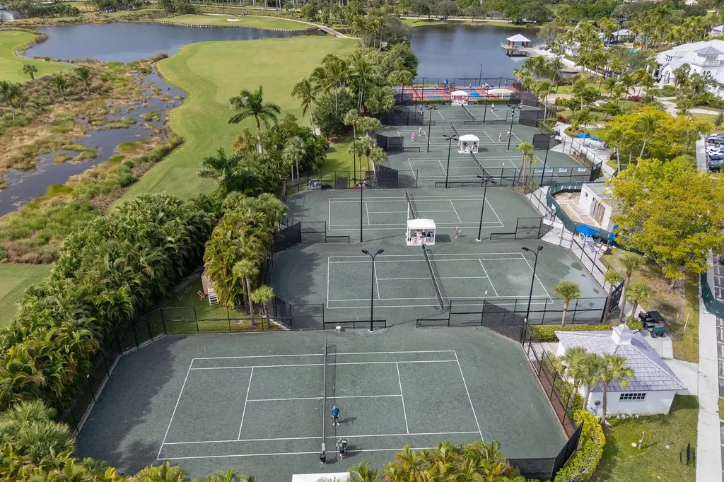 2906 Aviamar Circle Naples FL 34114