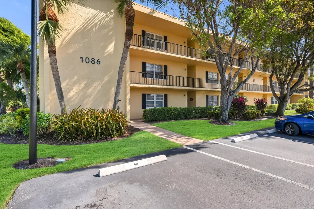 1086 Forest Lakes Drive Naples FL 34105