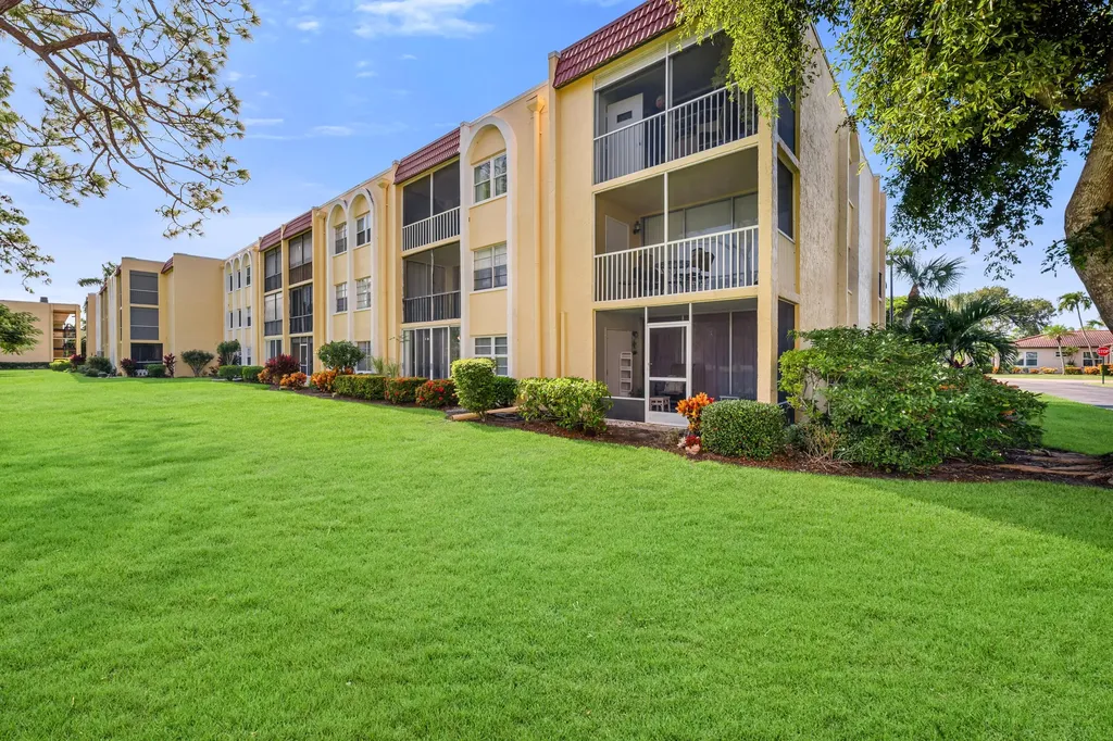 1086 Forest Lakes Drive Naples FL 34105