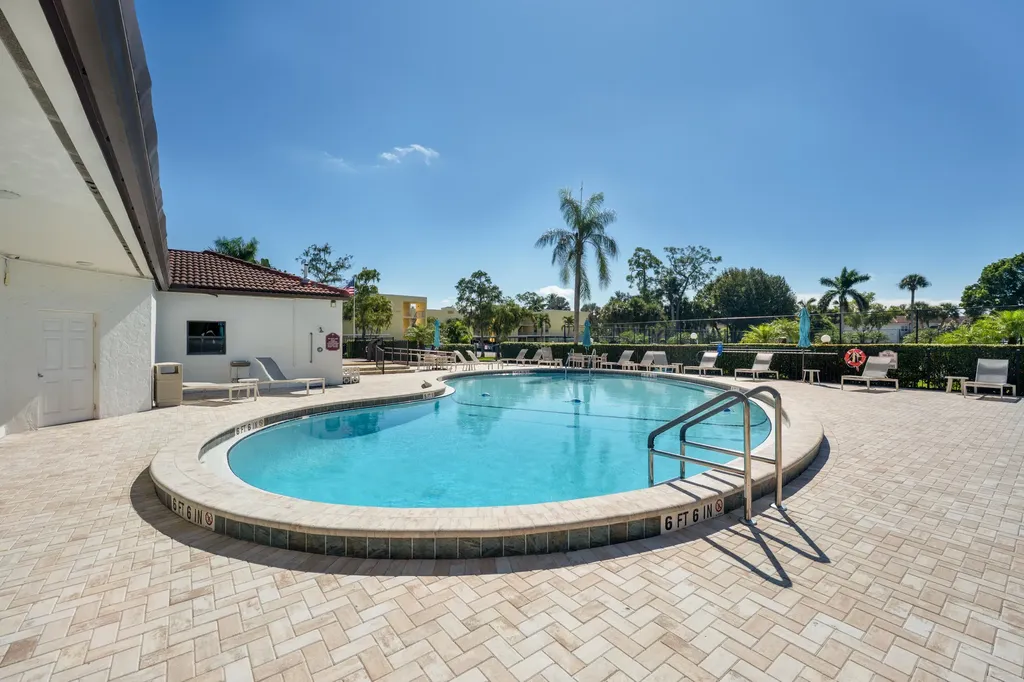 1086 Forest Lakes Drive Naples FL 34105