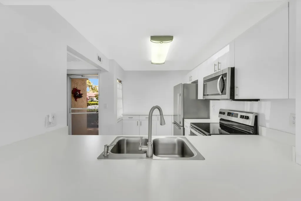 1086 Forest Lakes Drive Naples FL 34105