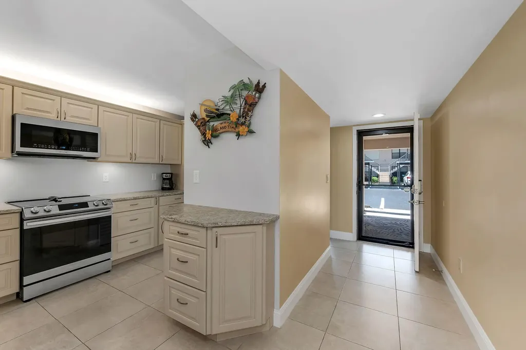 236 Pebble Beach Circle Naples FL 34113