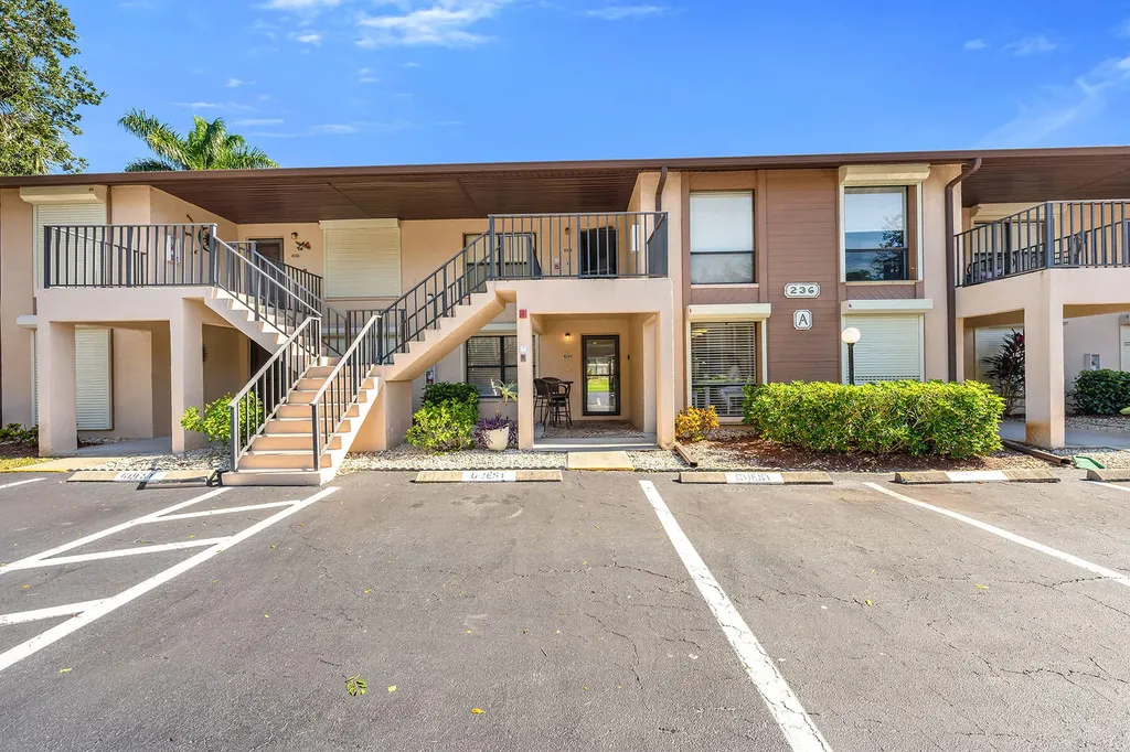 236 Pebble Beach Circle Naples FL 34113