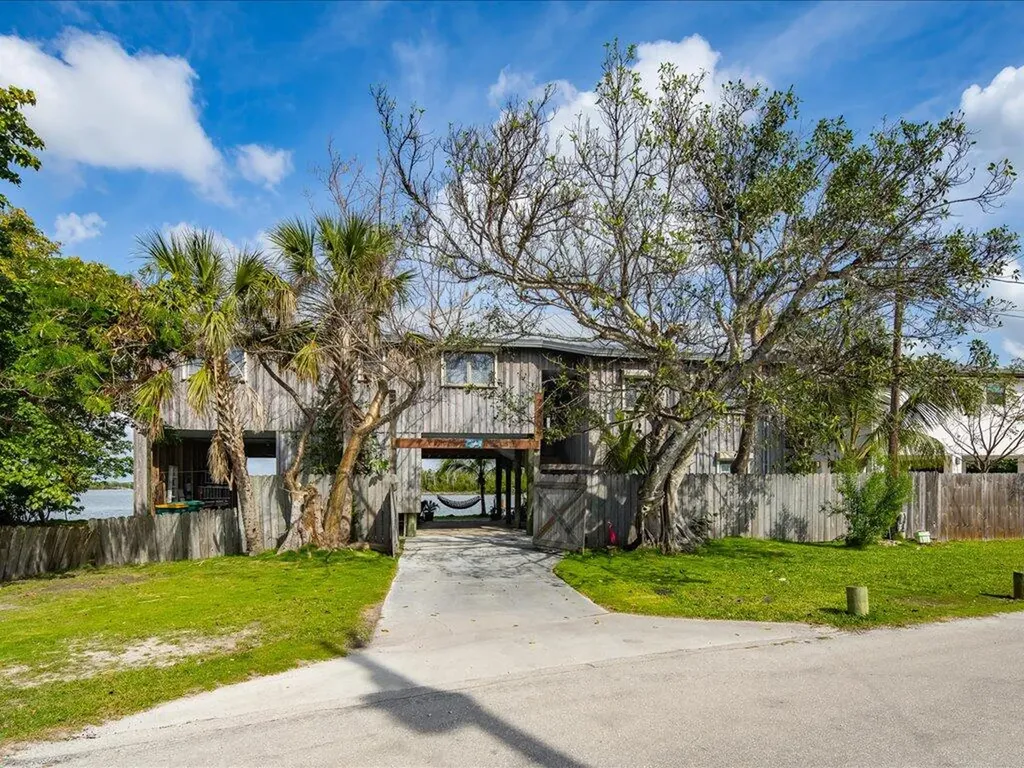 230 Harbor Place N Goodland FL 34140