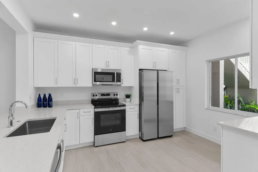 700 Saratoga Circle Naples FL 34104