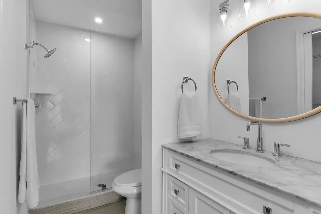 700 Saratoga Circle Naples FL 34104