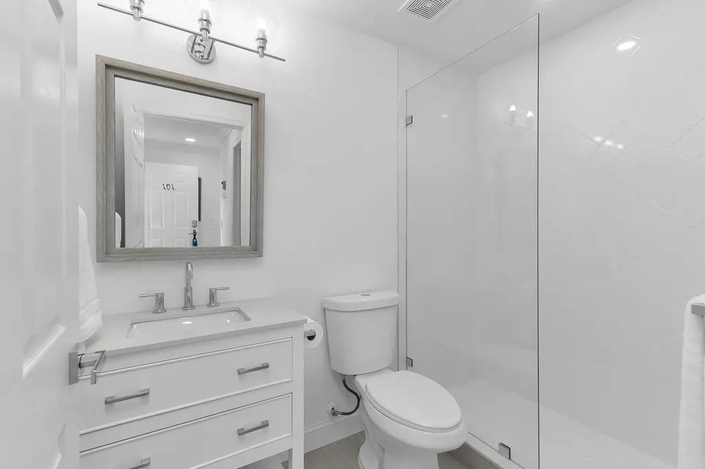 700 Saratoga Circle Naples FL 34104