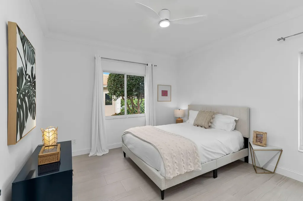 700 Saratoga Circle Naples FL 34104