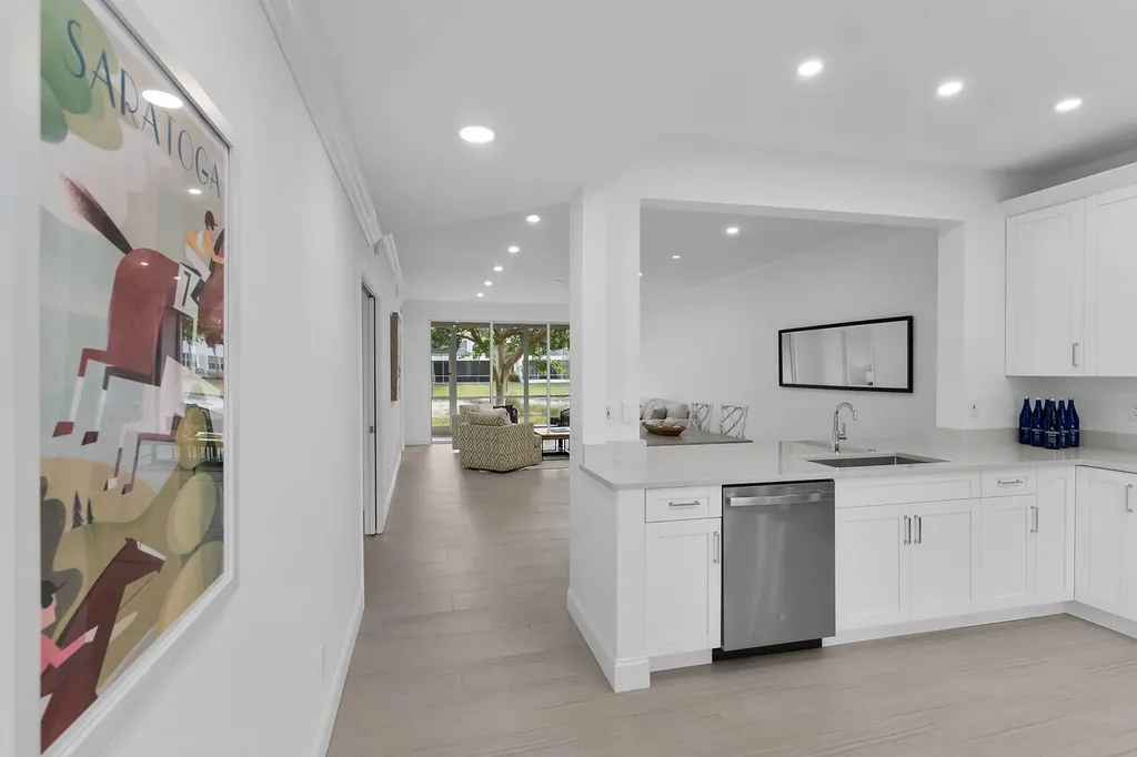 700 Saratoga Circle Naples FL 34104