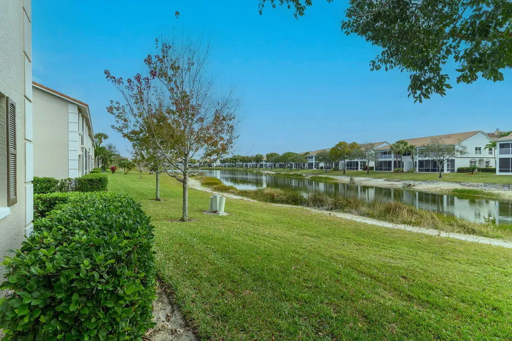 700 Saratoga Circle Naples FL 34104