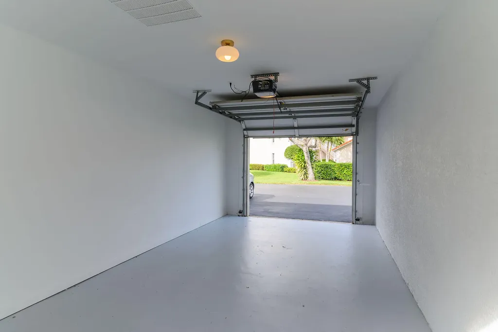 700 Saratoga Circle Naples FL 34104