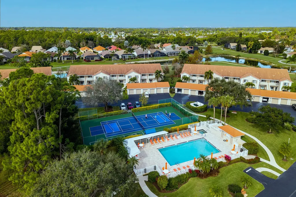 700 Saratoga Circle Naples FL 34104