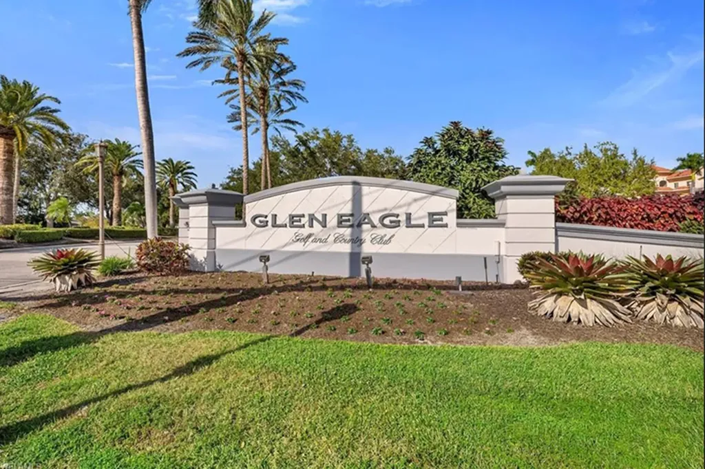 700 Saratoga Circle Naples FL 34104