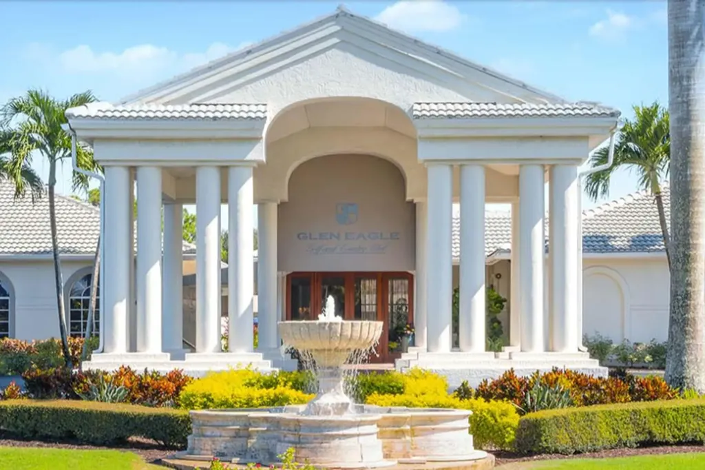 700 Saratoga Circle Naples FL 34104