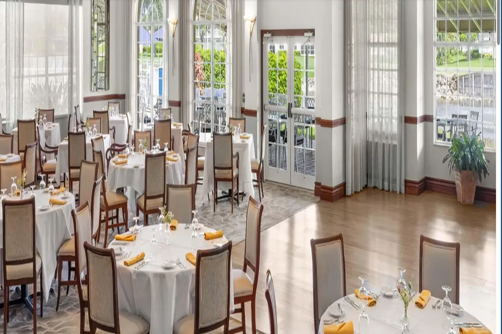 700 Saratoga Circle Naples FL 34104