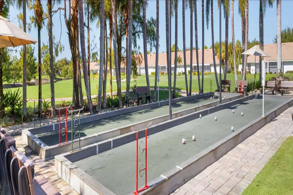 700 Saratoga Circle Naples FL 34104