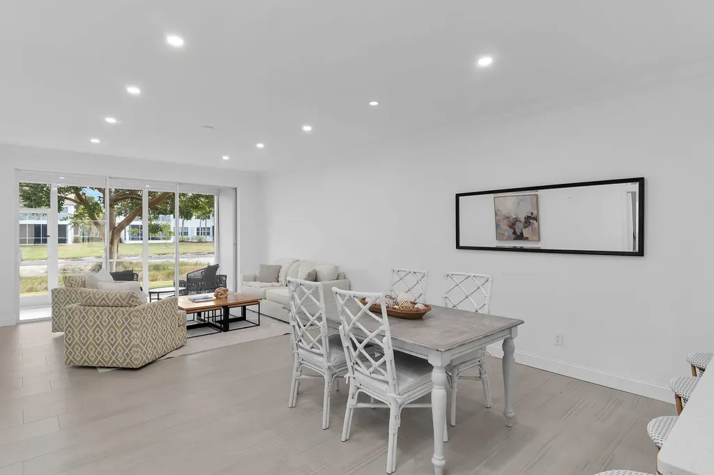 700 Saratoga Circle Naples FL 34104