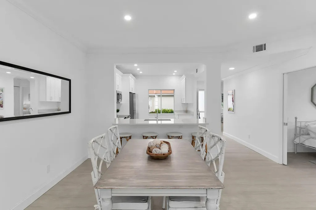 700 Saratoga Circle Naples FL 34104