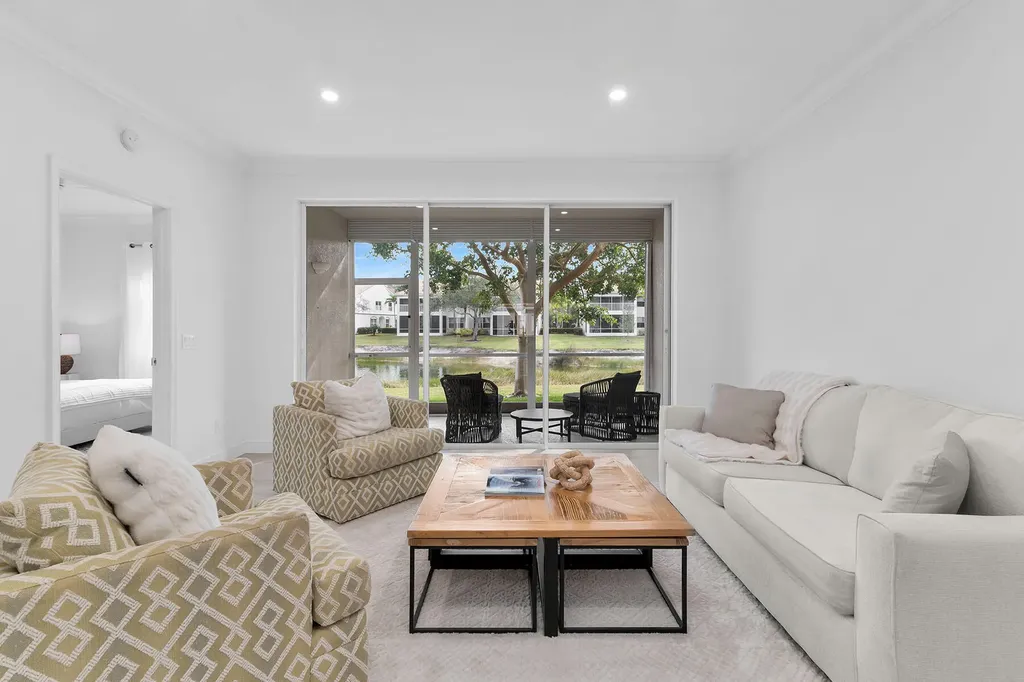 700 Saratoga Circle Naples FL 34104