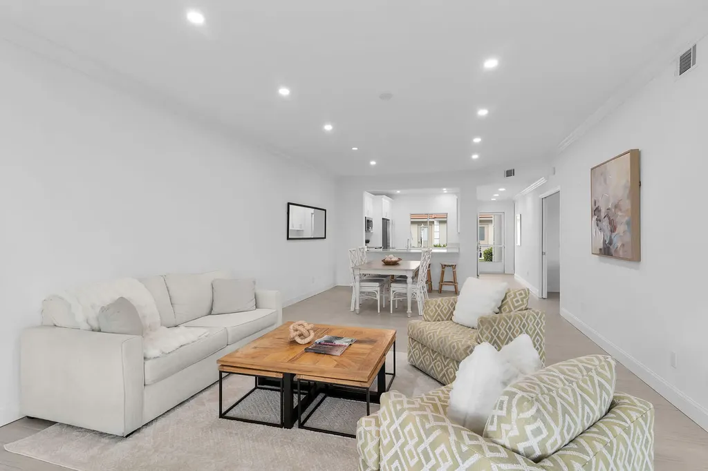 700 Saratoga Circle Naples FL 34104